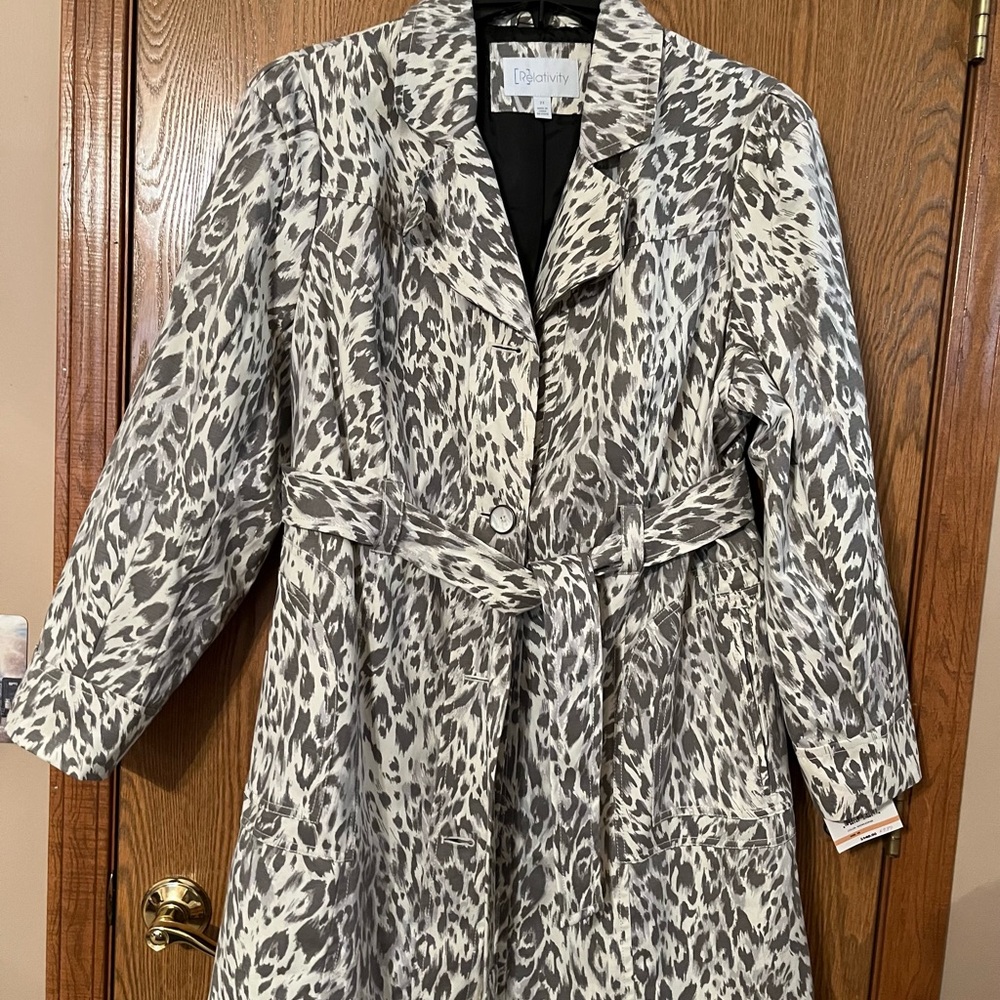 Relativity jacket Women 2X snow leopard NWT